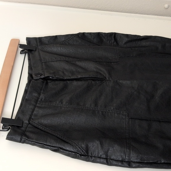 Princess Polly Womens 8 Black Faux Leather Pants Contemporary City Biker Concert - Picture 4 of 8